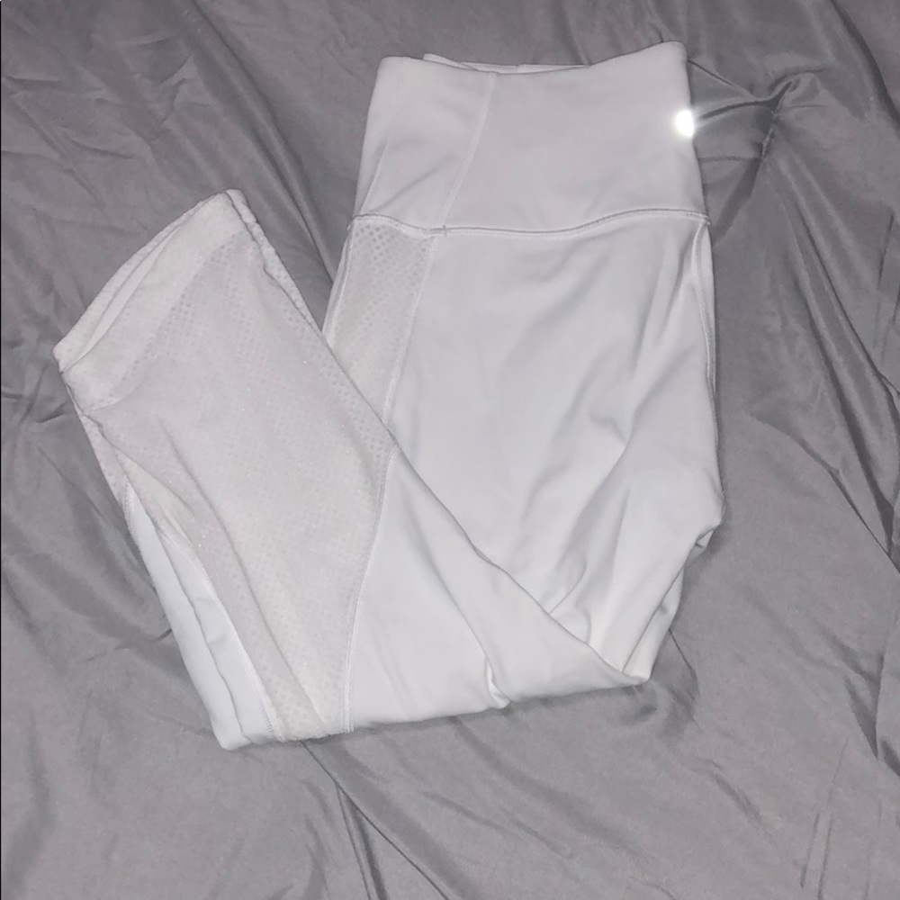 White lululemon leggings